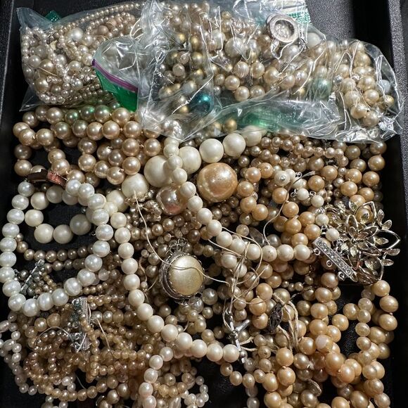 J413 Faux Pearl Craft Bulk Bundle of Jewelry - Picture 1 of 2